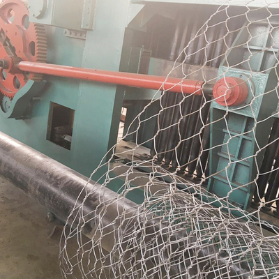 Çin 50-100m/min 2.5 ton ağırlığı ve yeşil rengi olan altıgen tel örgü makinesi Tedarikçi