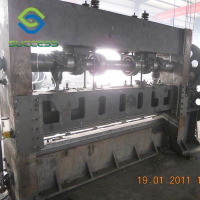 Çin Yüksek Hacimli Üretim İhtiyaçları için Elmas Delik Şekli ve Üretimiyle Özel Paslanmaz Çelik Genişletilmiş Metal Makinesi Tedarikçi